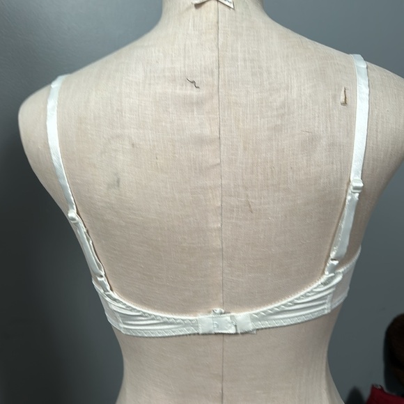 Christian Dior Lace Elegant White cream and black Lace Bra all 34 C - Picture 9 of 17